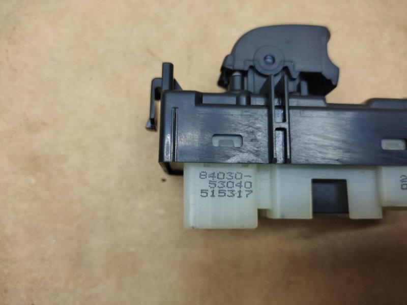 Кнопка стеклоподъемника LEXUS IS250/350 05-13 Кнопка стеклоподъемника LEXUS IS250/350 05-13