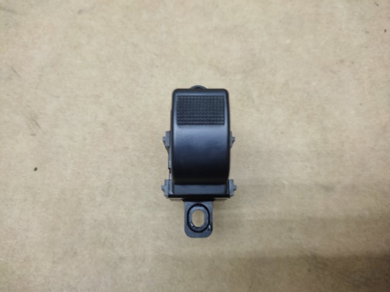 Запчасть кнопка стеклоподъемника MAZDA 6 GG 02-07 Б/У Кнопка стеклоподъемника MAZDA 6 GG 02-07 Б/У