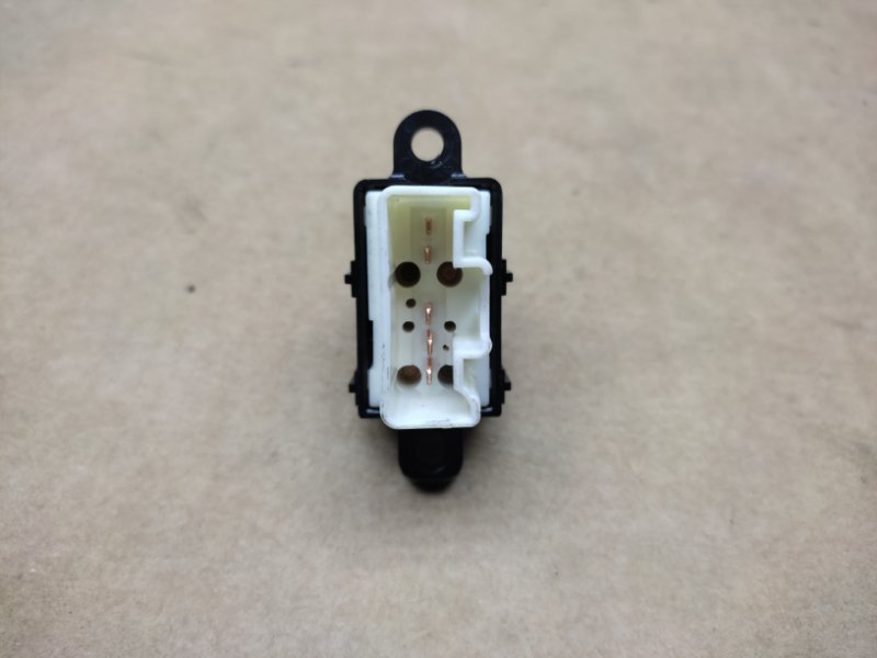 Кнопка стеклоподъемника MAZDA 6 GG 02-07 Кнопка стеклоподъемника MAZDA 6 GG 02-07