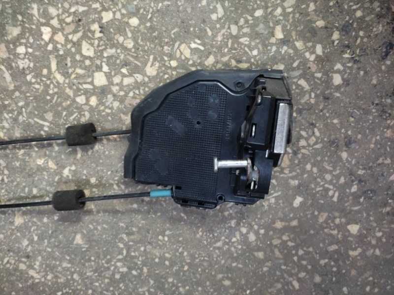 Замок двери задний левый RAV4 05-12 Замок двери задний левый RAV4 05-12