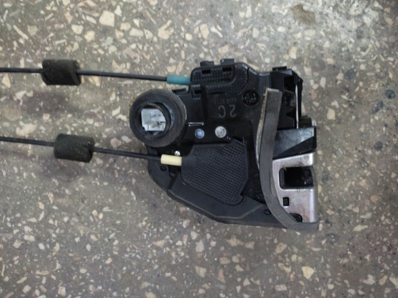 Замок двери задний левый TOYOTA RAV4 05-12 Замок двери задний левый TOYOTA RAV4 05-12