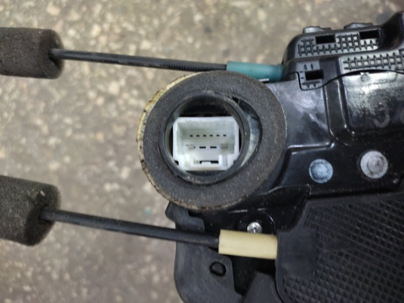 Замок двери задний левый RAV4 05-12 Замок двери задний левый RAV4 05-12