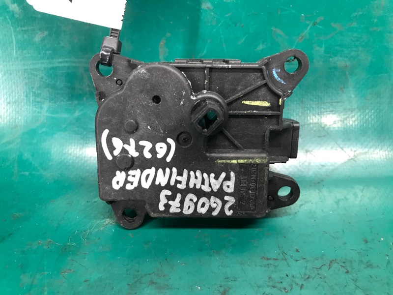 Моторчик заслонки печки правый NISSAN PATHFINDER R52 12-21 R52 3.5