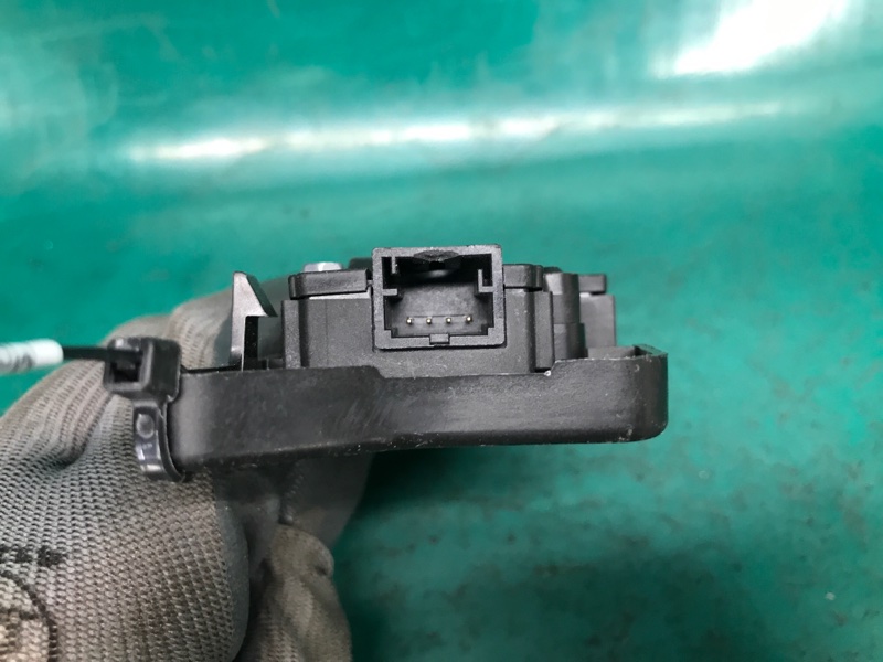 Моторчик заслонки печки QX30 16-20 2018 Внедорожник 2.0 20PET Моторчик заслонки печки QX30 16-20 2018 Внедорожник 2.0 20PET