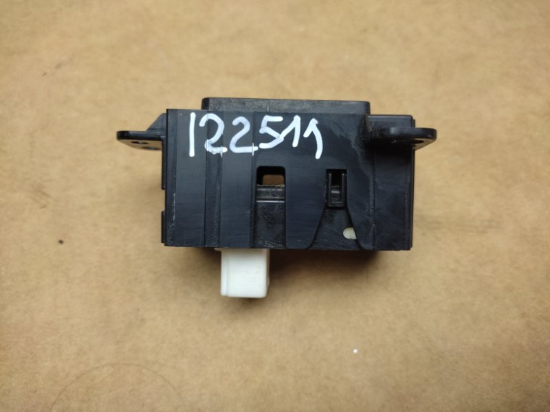 Кнопка стеклоподъемника GS350 GS300 05-11