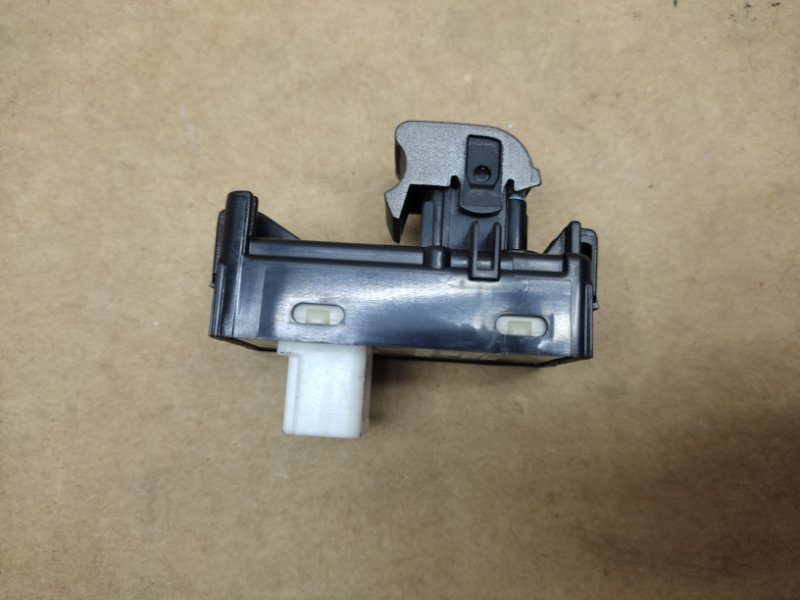Кнопка стеклоподъемника LS460 06-12 Кнопка стеклоподъемника LS460 06-12