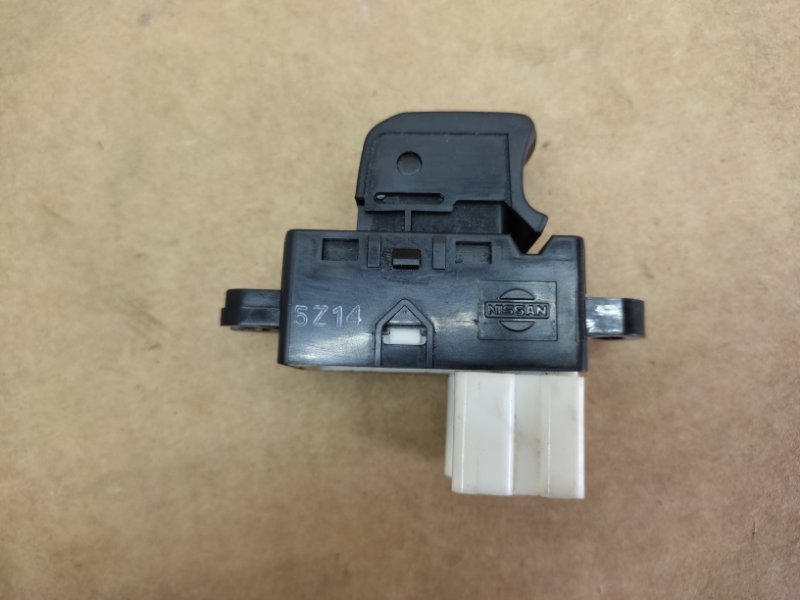 Кнопка стеклоподъемника задняя FX S50 03-08 2006 Внедорожник 3.5 Кнопка стеклоподъемника задняя FX S50 03-08 2006 Внедорожник 3.5