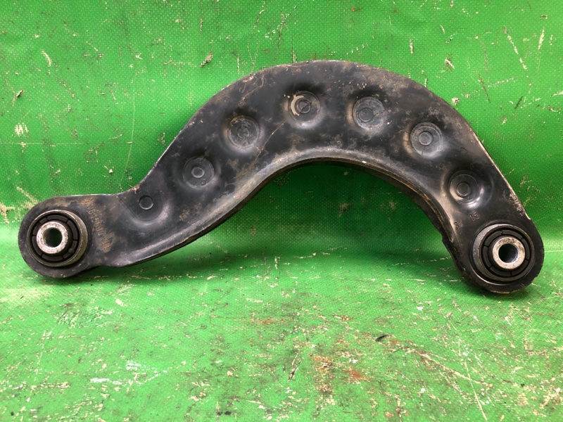 Рычаг задней подвески поперечный верхний задний FOCUS 10-18 MK3 Рычаг задней подвески поперечный верхний задний FOCUS 10-18 MK3