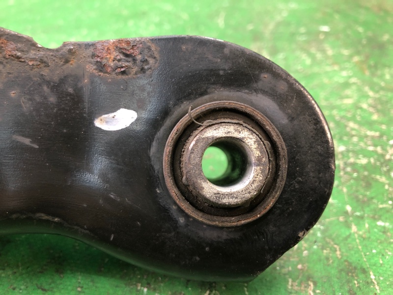 Рычаг задней подвески поперечный нижний задний левый FOCUS 10-18 MK3 Рычаг задней подвески поперечный нижний задний левый FOCUS 10-18 MK3