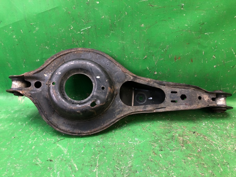 Рычаг задней подвески поперечный нижний задний левый FOCUS 10-18 MK3 Рычаг задней подвески поперечный нижний задний левый FOCUS 10-18 MK3