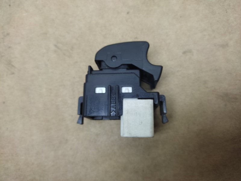 Кнопка стеклоподъемника PRIUS - 20 03-11