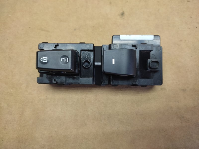 Запчасть кнопка стеклоподъемника передняя правая HYUNDAI ELANTRA AD 16- 2017 Седан 2.0 93575-F20004X Б/У Кнопка стеклоподъемника передняя правая HYUNDAI ELANTRA AD 16- 2017 Седан 2.0 93575-F20004X Б/У