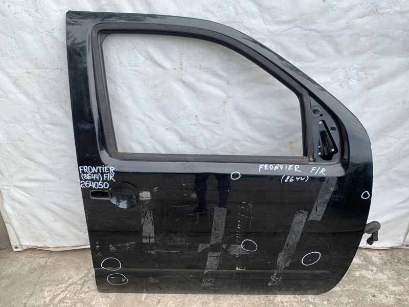 Дверь передняя правая FRONTIER 04-21 2014 D40 4.0 VQ40DE