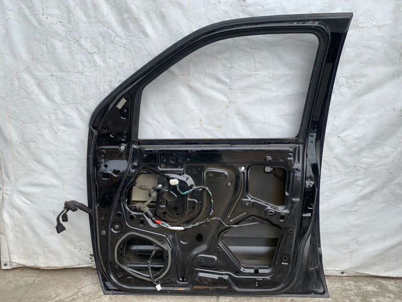 Дверь передняя правая FRONTIER 04-21 2014 D40 4.0 VQ40DE
