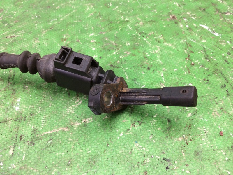 Датчик ABS задний правый VOLKSWAGEN JETTA USA 10-17 Седан CBTA 2.5L