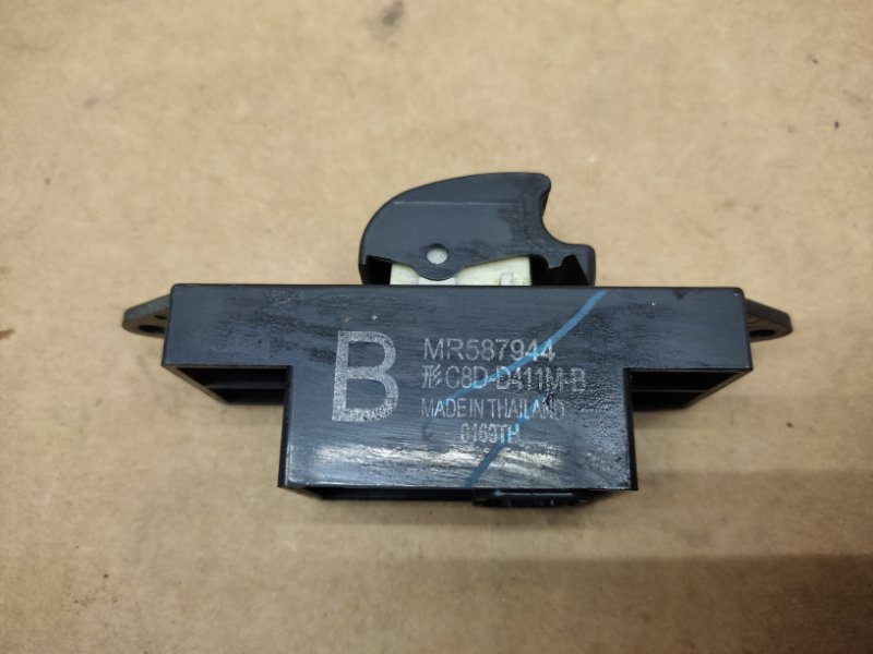Кнопка стеклоподъемника MITSUBISHI LANCER X 10 07-15 Седан 2.4