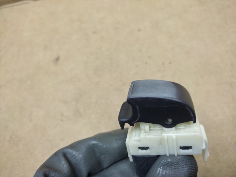 Кнопка стеклоподъемника GALANT 03-12 Кнопка стеклоподъемника GALANT 03-12