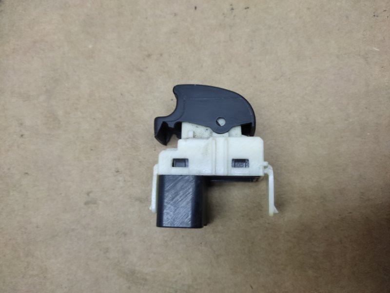 Кнопка стеклоподъемника MITSUBISHI GALANT 03-12 Кнопка стеклоподъемника MITSUBISHI GALANT 03-12