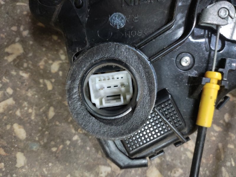 Замок двери передний правый COROLLA 150 06-13 Седан