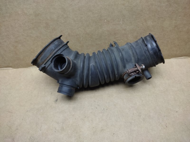 Патрубок воздушного фильтра TOYOTA CAMRY 40 06-11 Седан 2.4 2AZFE Патрубок воздушного фильтра TOYOTA CAMRY 40 06-11 Седан 2.4 2AZFE