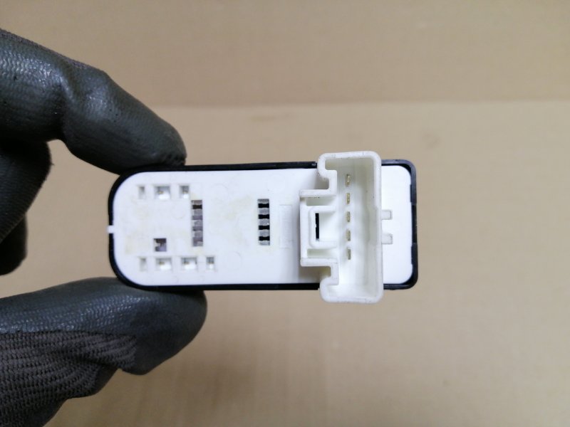 Кнопка стеклоподъемника передняя правая CX-5 (KE) 11-17 2016 2.5 Кнопка стеклоподъемника передняя правая CX-5 (KE) 11-17 2016 2.5