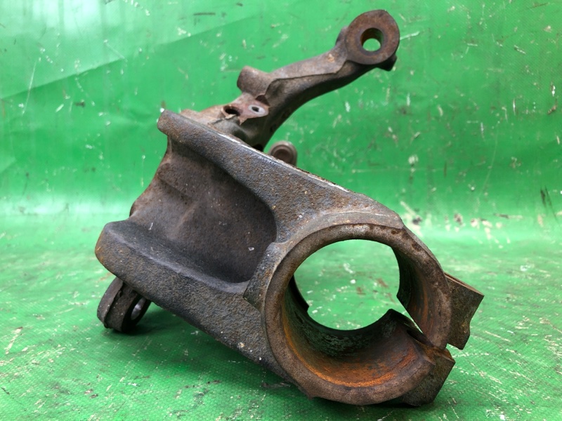 Кулак поворотный передний правый JETTA 05-10 2007 Седан 2.5