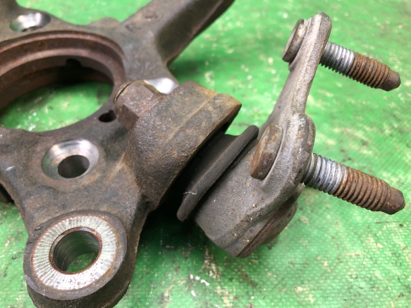 Кулак поворотный передний правый JETTA 05-10 2007 Седан 2.5