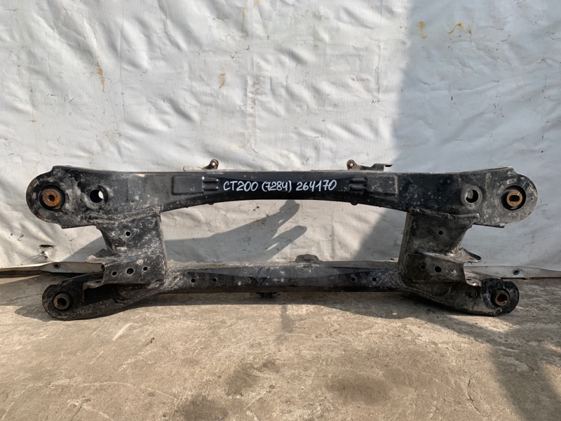 Балка задней подвески LEXUS CT200 11-17 2013 1.8 2ZRFXE 51206-75020 Б/У