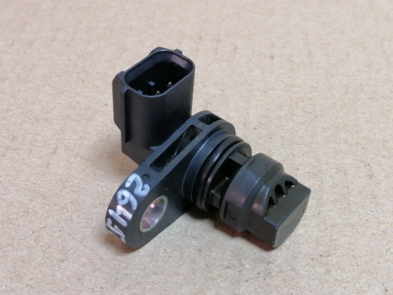 Датчик положения распредвала MAZDA CX-5 (KE) 11-17 2016 2.5 PE01-18-230 Б/У