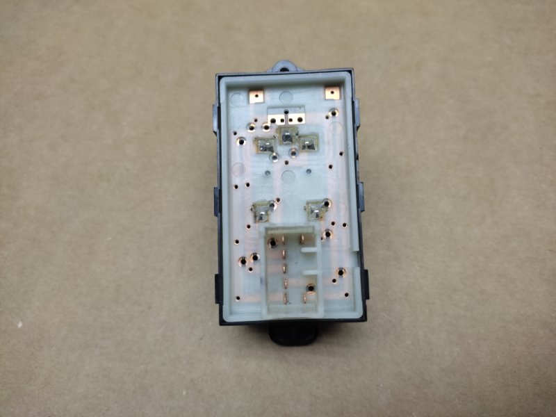 Кнопка стеклоподъемника задняя левая KIA SOUL PS 13-19 PS 2.0