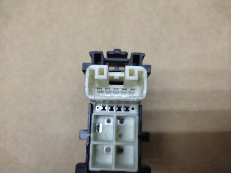 Кнопка стеклоподъемника задняя правая TOYOTA RAV4 05-12 GSA33 3.5 2GR-FE Кнопка стеклоподъемника задняя правая TOYOTA RAV4 05-12 GSA33 3.5 2GR-FE