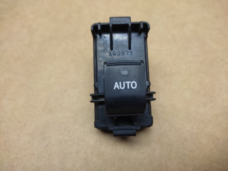 Запчасть кнопка стеклоподъемника LEXUS ES350 06-12 84810-33110 Б/У Кнопка стеклоподъемника LEXUS ES350 06-12 84810-33110 Б/У