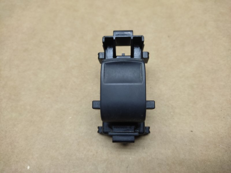 Запчасть кнопка стеклоподъемника TOYOTA RAV4 05-12 84810-52030 Б/У Кнопка стеклоподъемника TOYOTA RAV4 05-12 84810-52030 Б/У