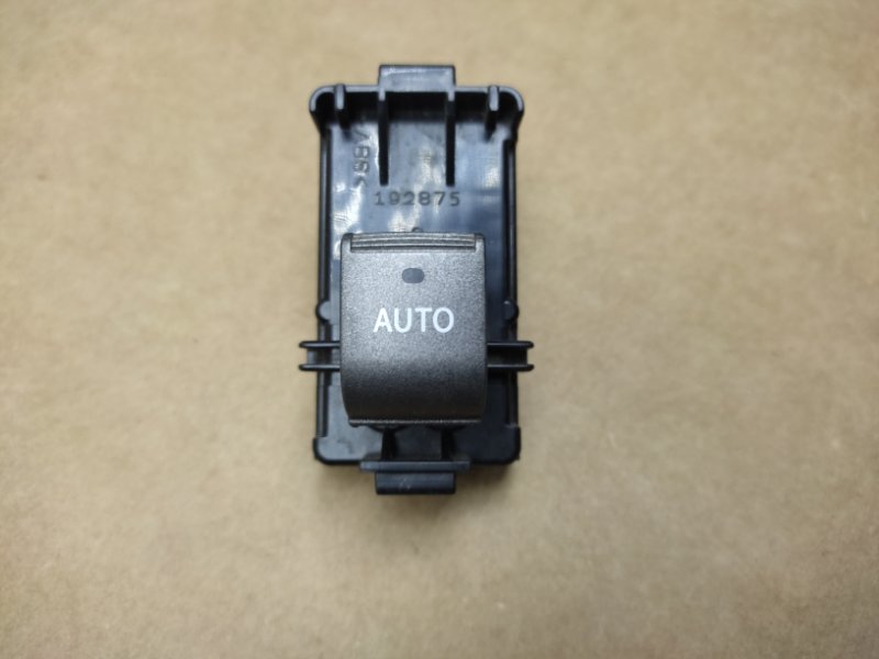 Запчасть кнопка стеклоподъемника LEXUS LS460 06-12 Б/У Кнопка стеклоподъемника LEXUS LS460 06-12 Б/У