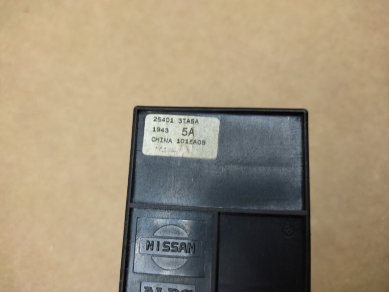 Кнопка стеклоподъемника ALTIMA L33 12-18 2014 L33 2.5