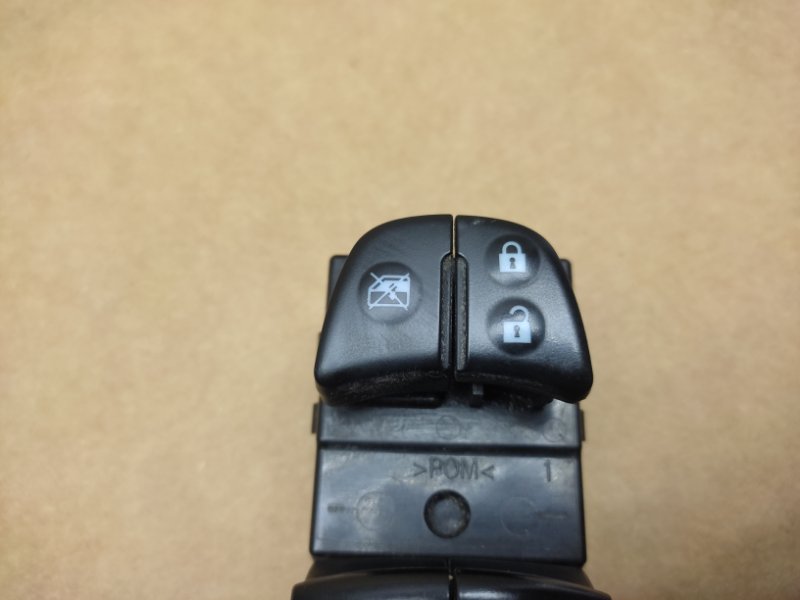 Кнопка стеклоподъемника ALTIMA L33 12-18 2014 L33 2.5