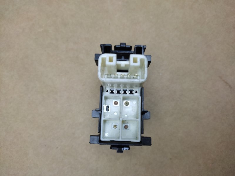 Кнопка стеклоподъемника TOYOTA CAMRY 50 12-15