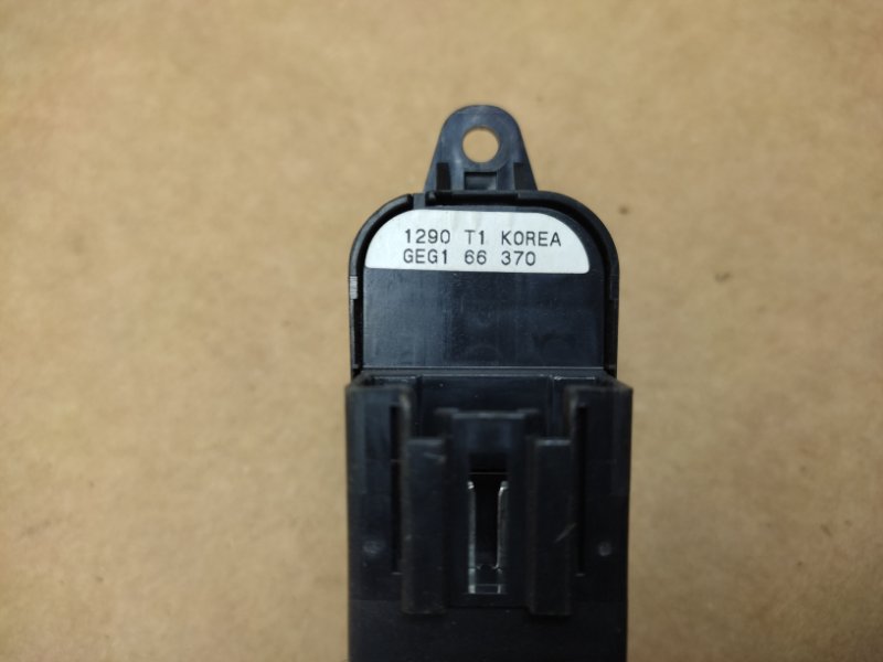 Кнопка стеклоподъемника передняя правая 6 GH 07-12 2012 Седан 2.5 Кнопка стеклоподъемника передняя правая 6 GH 07-12 2012 Седан 2.5