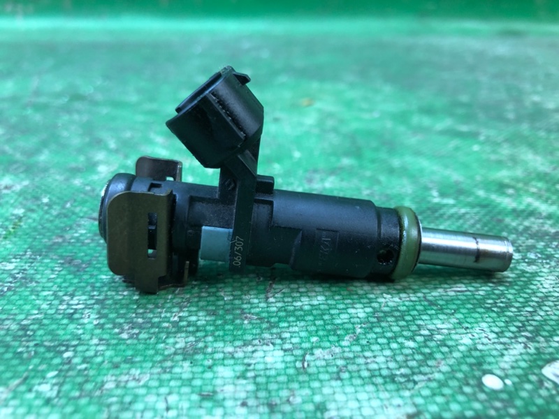 Форсунка топливная VOLKSWAGEN JETTA 05-10 Седан 2.5