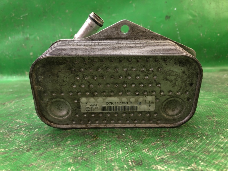 Теплообменник двигателя VOLKSWAGEN JETTA 05-10 2007 Седан 2.5 07K 117 021 C Б/У