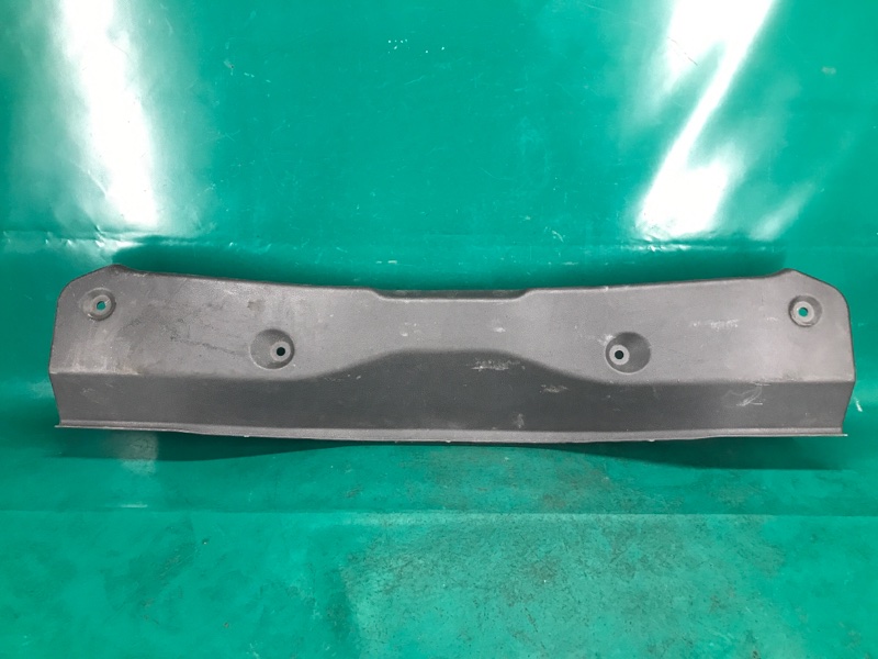 Запчасть накладка на порог багажника FORD FOCUS 10-18 CV6Z-5840374-AA Б/У Накладка на порог багажника FORD FOCUS 10-18 CV6Z-5840374-AA Б/У