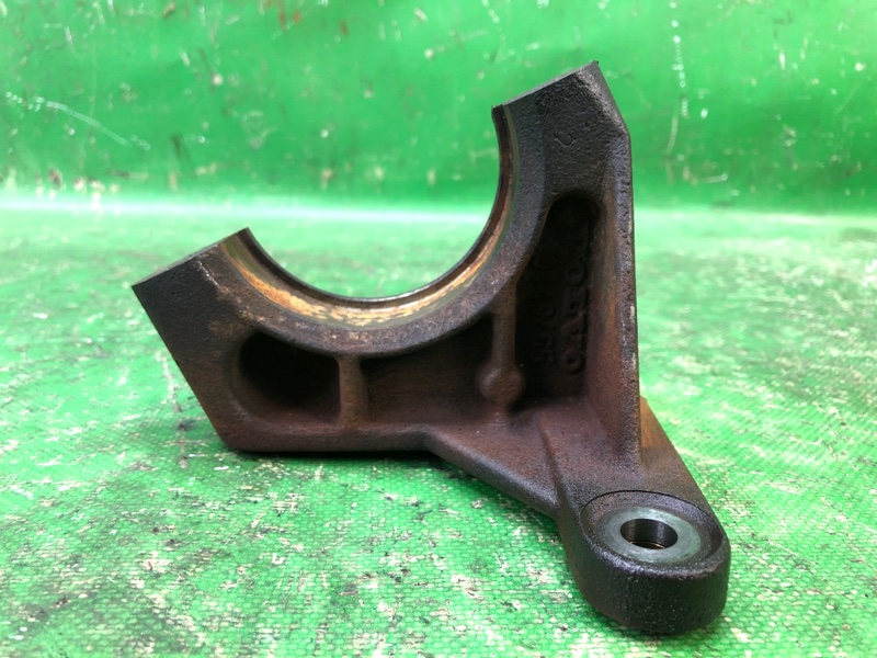 Кронштейн VOLVO S60 00-09 2005 2.5 B5254T2 30735338 Б/У