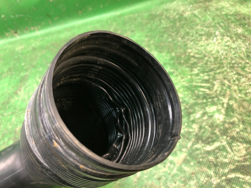 Патрубок воздушного фильтра JETTA USA 10-17 2011 Седан CBTA 2.5L