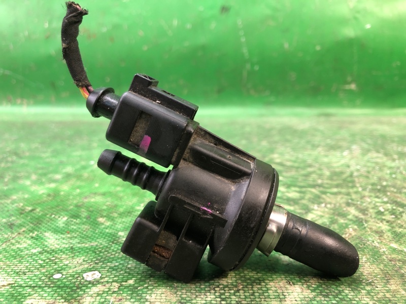 Клапан вентиляции топливного бака VOLKSWAGEN JETTA USA 10-17 2011 Седан CBTA 2.5L 06E906517A Б/У