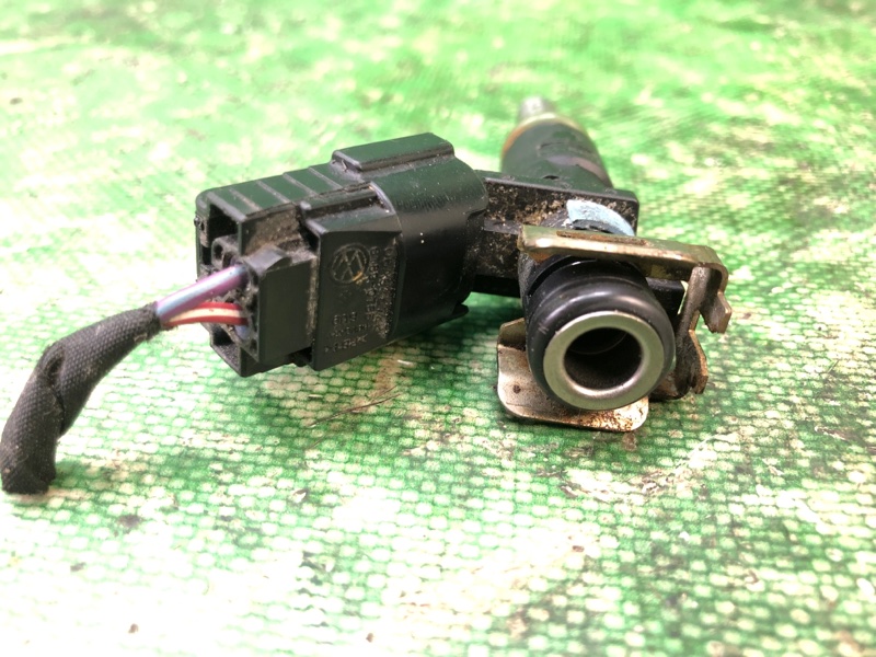 Форсунка топливная JETTA USA 10-17 2011 Седан CBTA 2.5L