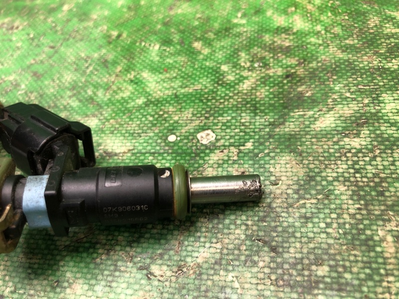 Форсунка топливная JETTA USA 10-17 2011 Седан CBTA 2.5L