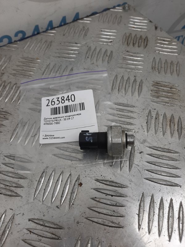 Запчасть датчик давления кондиционера TOYOTA PRIUS - 30 09-17 88719-33020 Б/У Датчик давления кондиционера TOYOTA PRIUS - 30 09-17 88719-33020 Б/У
