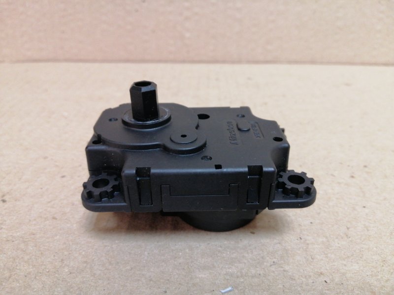 Запчасть моторчик заслонки печки MITSUBISHI OUTLANDER GF 12- 2019 2.4 7820A921 Б/У Моторчик заслонки печки MITSUBISHI OUTLANDER GF 12- 2019 2.4 7820A921 Б/У