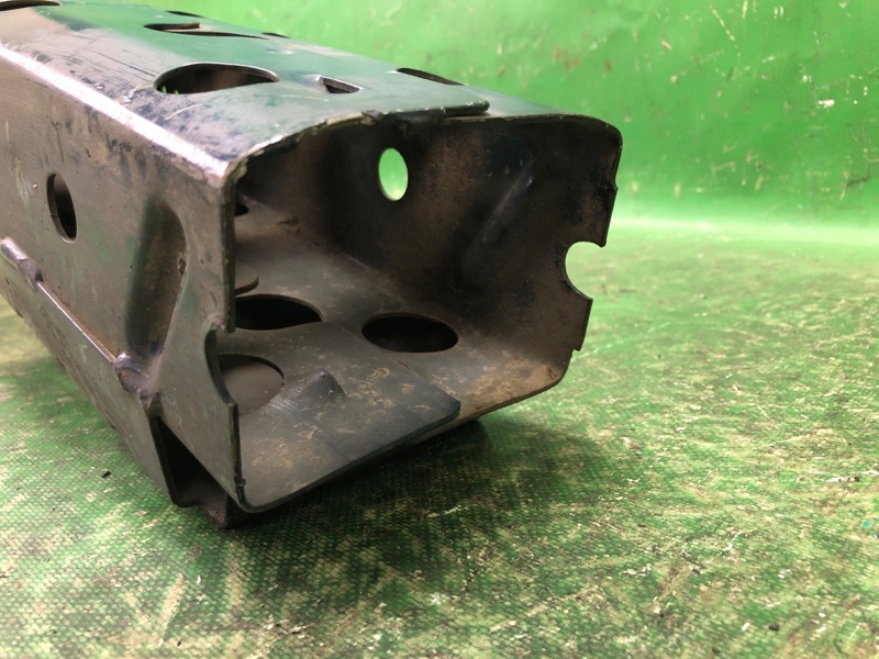 Усилитель заднего бампера JOURNEY 08-20