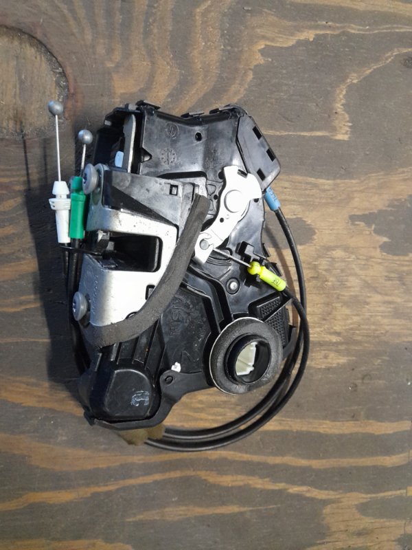 Замок двери передний правый VENZA 09-16 Замок двери передний правый VENZA 09-16